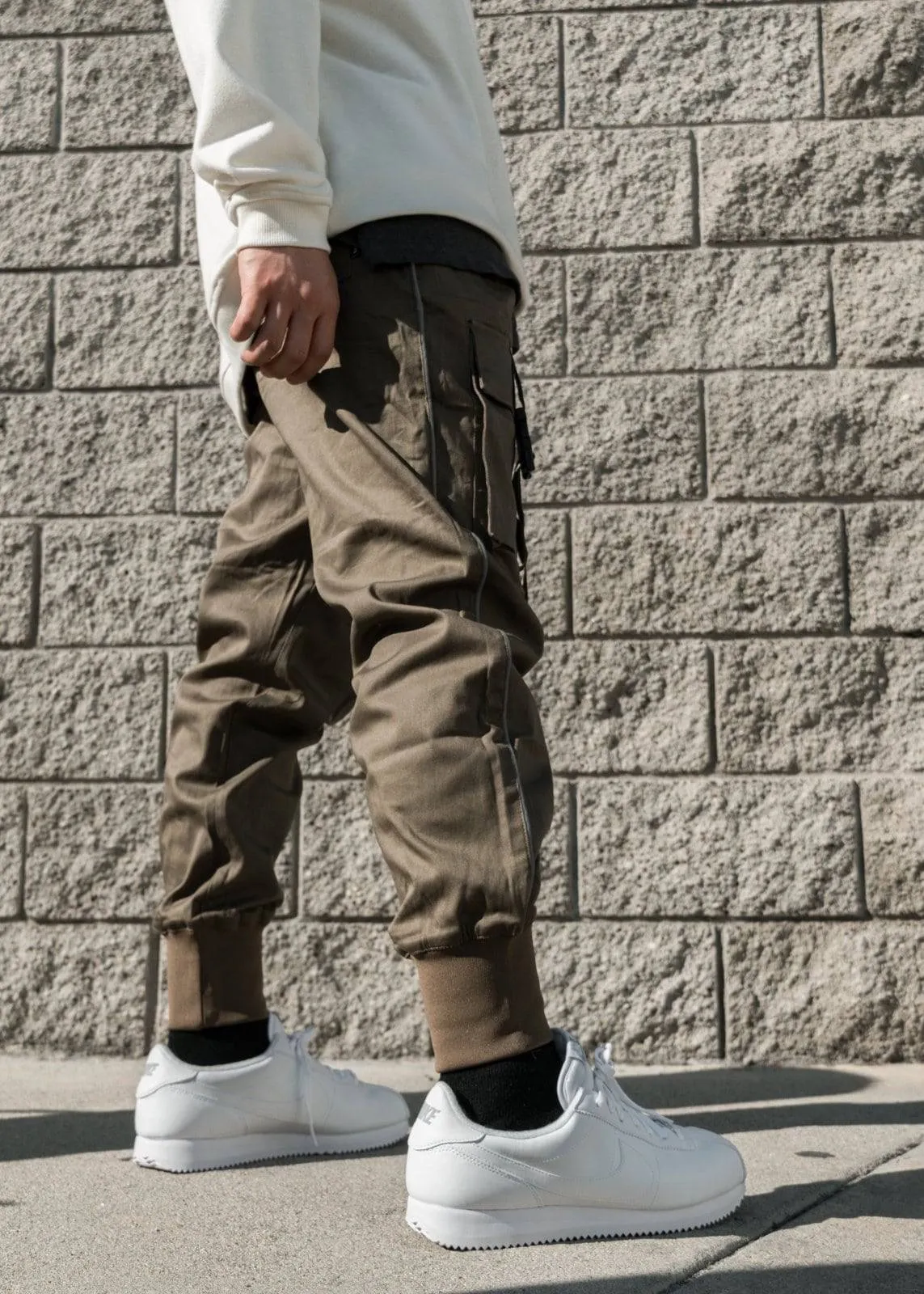 Konus Men's Tactical Strap Cargo Joggers in Tobacco